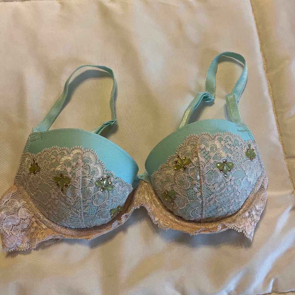 Victoria’s Secret dream angels lined Demi bra 32B
